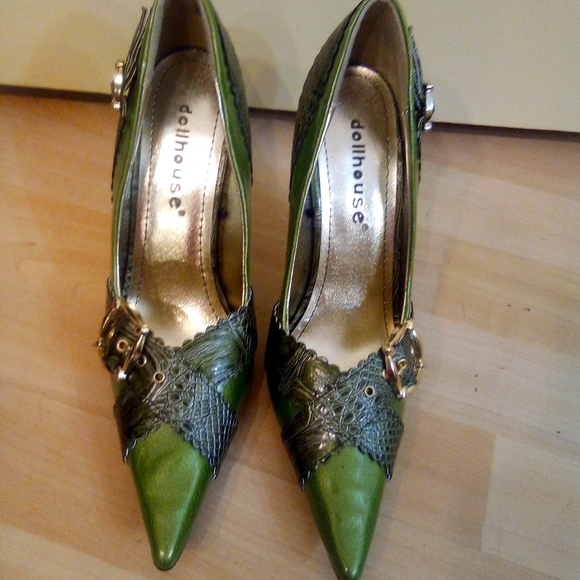 Dollhouse Shoes - Green pointy high heeled shoes.